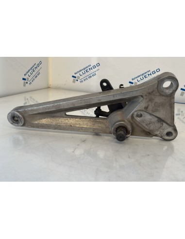 Soporte de estriberas lado derecho Honda CB 250 2001