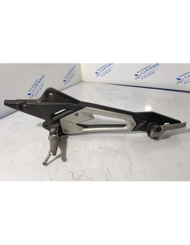 Soporte de estribera lado izquierdo Kawasaki Z800 2016