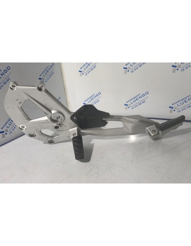 Soporte de estribera lado izquierdo BMW F900 R Sport 2023