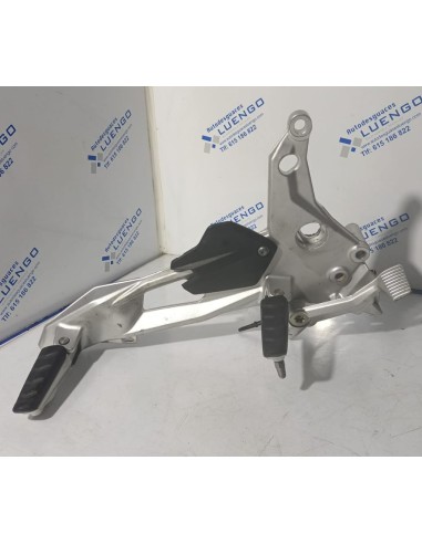 Soporte de estribera lado derecho BMW F900 R Sport 2023